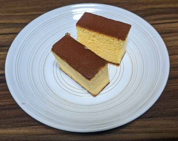 はちみつカステラon皿
